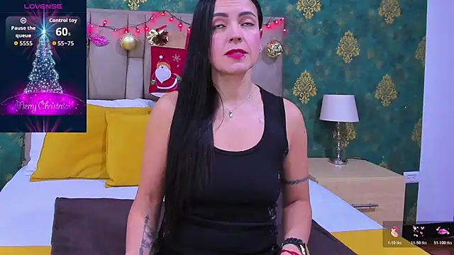 Snapshot of SuzanSmithh chatting on 2, 12, 2025 SuzanSmithh online show from 2, 12, 2025