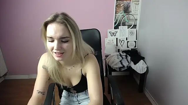 Snapshot of viktoria_lovely chatting on 16, 12, 2024 viktoria lovely online show from 16, 12, 2024