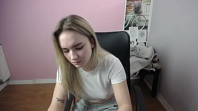 Snapshot of viktoria_lovely chatting on 18, 1, 2025 viktoria lovely online show from 18, 1, 2025