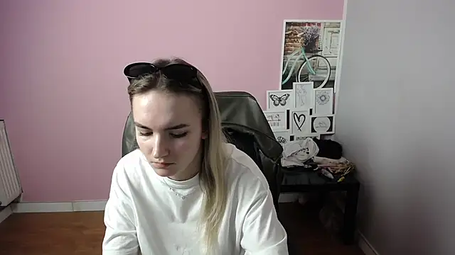 Snapshot of viktoria_lovely chatting on 9, 3, 2025 viktoria lovely online show from 9, 3, 2025