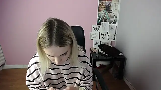 Snapshot of viktoria_lovely chatting on 12, 9, 2025 viktoria lovely online show from 12, 9, 2025