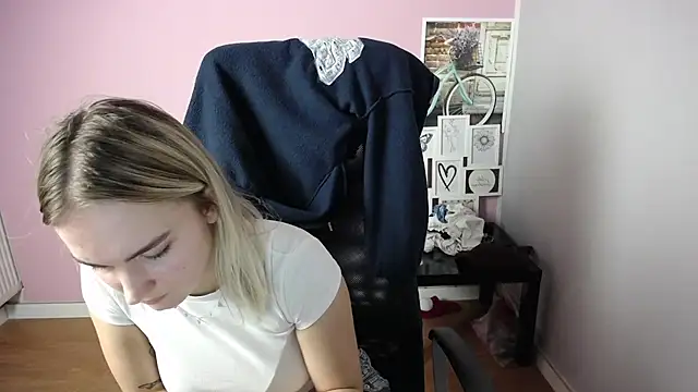 Snapshot of viktoria_lovely chatting on 17, 9, 2025 viktoria lovely online show from 17, 9, 2025