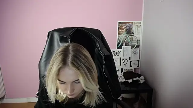 Snapshot of viktoria_lovely chatting on 15, 10, 2025 viktoria lovely online show from 15, 10, 2025