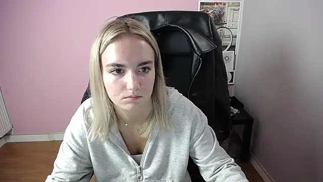 Snapshot of viktoria_lovely chatting on 29, 10, 2025 viktoria lovely online show from 29, 10, 2025