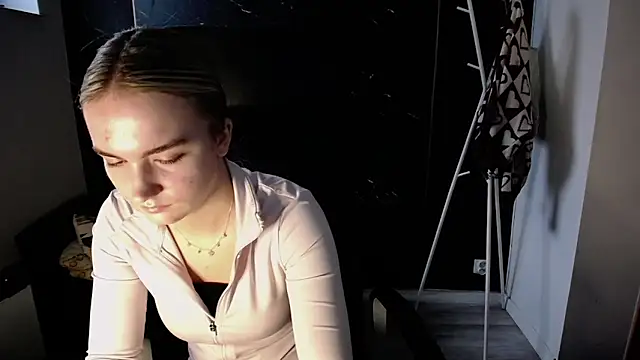 Snapshot of viktoria_lovely chatting on 9, 11, 2025 viktoria lovely online show from 9, 11, 2025