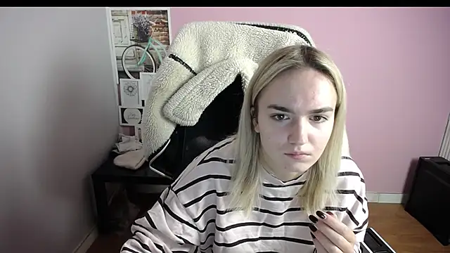 Snapshot of viktoria_lovely chatting on 4, 12, 2025 viktoria lovely online show from 4, 12, 2025