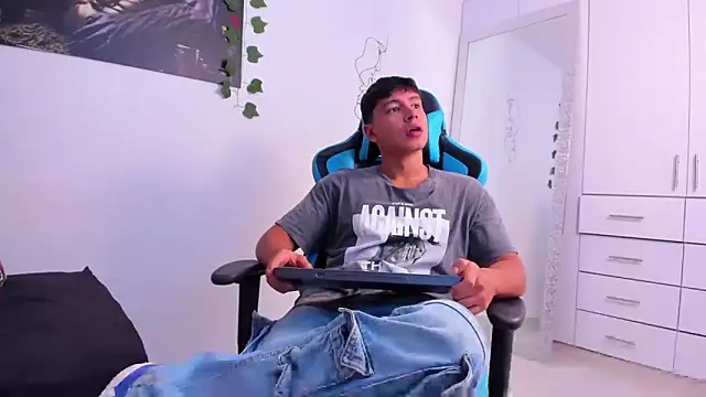 Snapshot of Bray_Kevin chatting on 13, 12, 2024 Bray Kevin online show from 13, 12, 2024