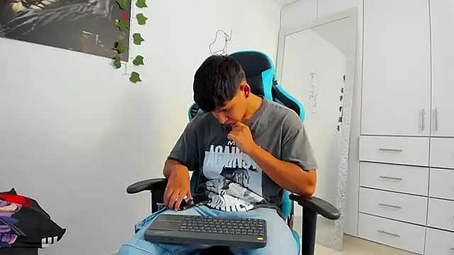 Snapshot of Bray_Kevin chatting on 14, 12, 2024 Bray Kevin online show from 14, 12, 2024