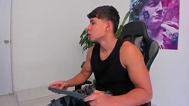 Snapshot of Bray_Kevin chatting on 16, 12, 2024 Bray Kevin online show from 16, 12, 2024