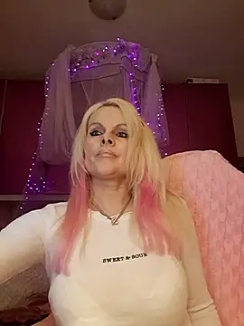 Snapshot of Angeldevilus chatting on 4, 12, 2025 Angeldevilus online show from 4, 12, 2025