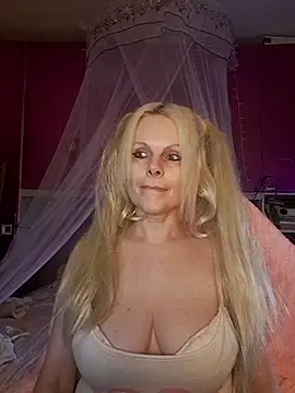 Snapshot of Angeldevilus chatting on 22, 7, 2026 Angeldevilus online show from 22, 7, 2026