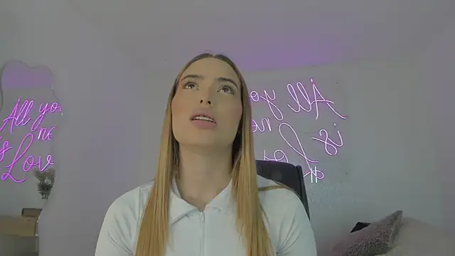 Snapshot of Abby-me chatting on 7, 1, 2025 Abby-me online show from 7, 1, 2025