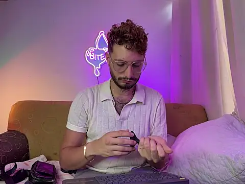 axel giracr online show from 15, 10, 2025