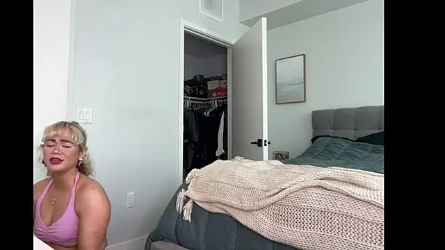 Snapshot of ElenaErickson chatting on 22, 10, 2025 ElenaErickson online show from 22, 10, 2025