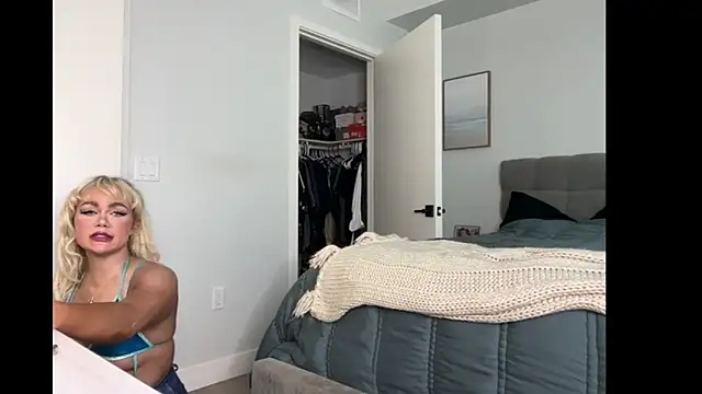 Snapshot of ElenaErickson chatting on 27, 10, 2025 ElenaErickson online show from 27, 10, 2025