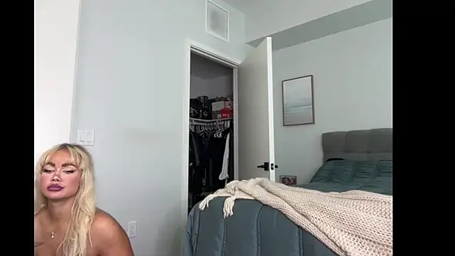 Snapshot of ElenaErickson chatting on 3, 11, 2025 ElenaErickson online show from 3, 11, 2025