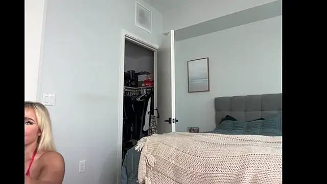 Snapshot of ElenaErickson chatting on 17, 11, 2025 ElenaErickson online show from 17, 11, 2025