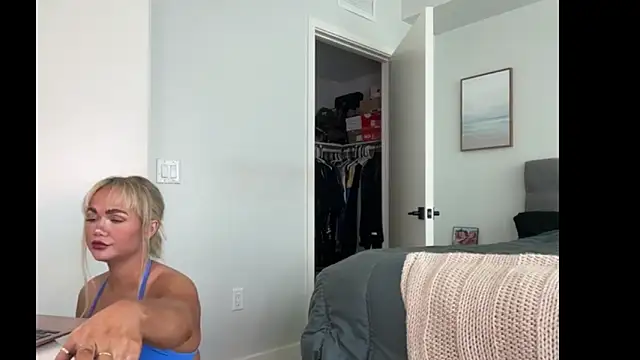 ElenaErickson online show from 8, 4, 2026