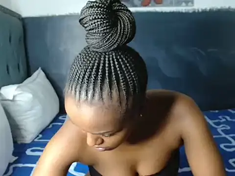 Snapshot of FaeMDom2 chatting on 2, 11, 2025 FaeMDom2 online show from 2, 11, 2025