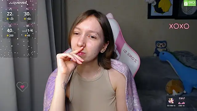 Snapshot of LeahGottty chatting on 18, 2, 2025 LeahGottty online show from 18, 2, 2025