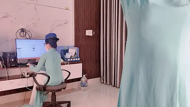 Mono-Stewardesss online show from 17, 10, 2025