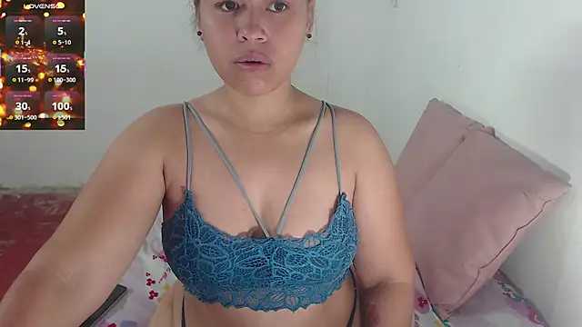 Snapshot of Hazel_donna chatting on 4, 12, 2025 Hazel donna online show from 4, 12, 2025