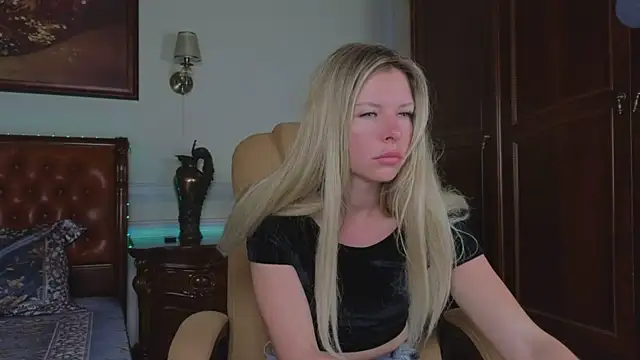 Snapshot of Real_Tini chatting on 7, 5, 2026 Real Tini online show from 7, 5, 2026