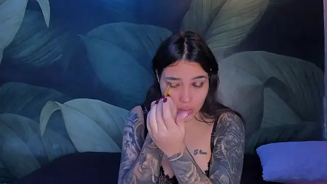 Snapshot of sweett_dirty chatting on 18, 10, 2025 sweett dirty online show from 18, 10, 2025