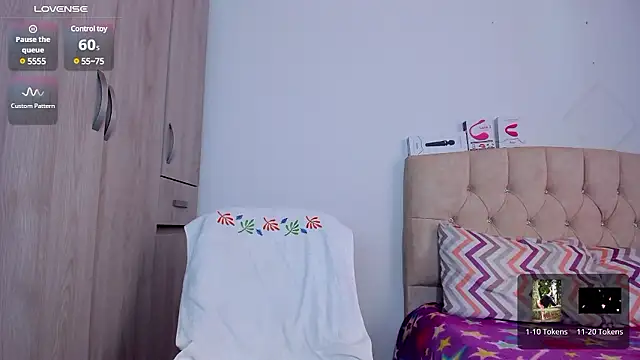 Snapshot of emily1_ chatting on 7, 12, 2024 emily1 online show from 7, 12, 2024