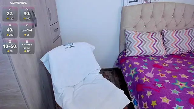 Snapshot of emily1_ chatting on 13, 12, 2024 emily1 online show from 13, 12, 2024