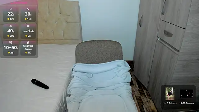 Snapshot of emily1_ chatting on 6, 10, 2025 emily1 online show from 6, 10, 2025