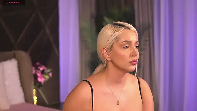 VictoriaMorrone online show from 1, 3, 2025