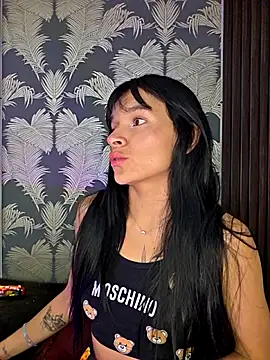 Snapshot of _shantal_smith chatting on 8, 11, 2025 shantal smith online show from 8, 11, 2025