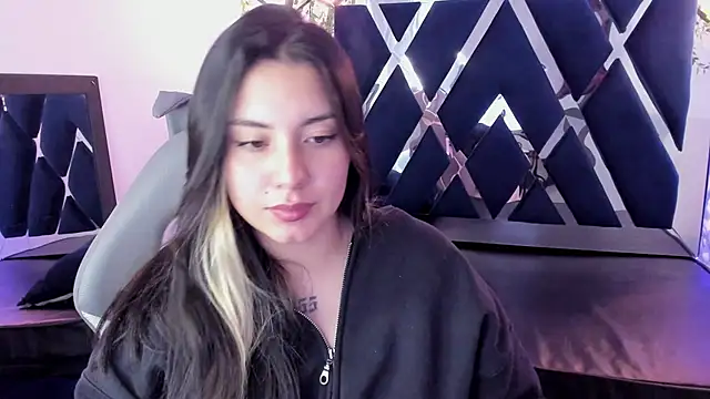 Lia 14  online show from 13, 2, 2025