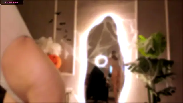 Snapshot of Eli_Llie chatting on 4, 11, 2025 Eli Llie online show from 4, 11, 2025