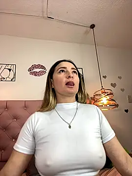 Snapshot of antonella87 chatting on 10, 10, 2025 antonella87 online show from 10, 10, 2025