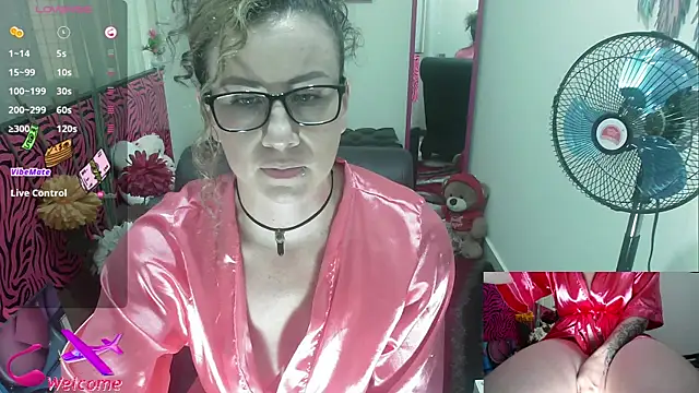 Snapshot of ViickySexy chatting on 23, 9, 2025 ViickySexy online show from 23, 9, 2025