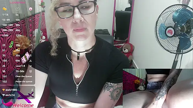 ViickySexy online show from 21, 10, 2025