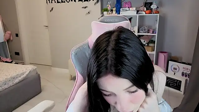 Snapshot of Aliceblush chatting on 20, 11, 2025 Aliceblush online show from 20, 11, 2025