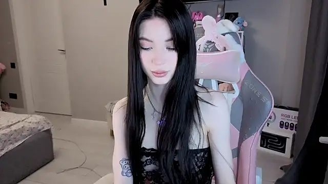 Snapshot of Aliceblush chatting on 3, 12, 2025 Aliceblush online show from 3, 12, 2025