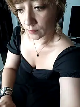 Snapshot of tata_laima__ chatting on 4, 2, 2025 tata laima online show from 4, 2, 2025