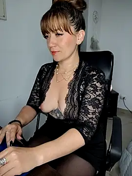 Snapshot of tata_laima__ chatting on 4, 3, 2025 tata laima online show from 4, 3, 2025