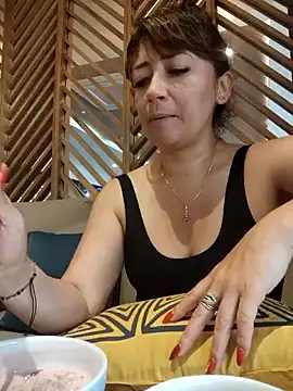 Snapshot of tata_laima__ chatting on 2, 10, 2025 tata laima online show from 2, 10, 2025