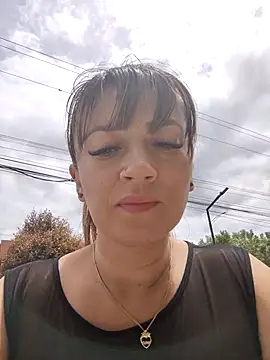 Snapshot of tata_laima__ chatting on 19, 10, 2025 tata laima online show from 19, 10, 2025