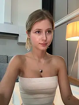 LunaRase online show from 5, 3, 2025