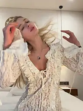 LunaRase online show from 8, 3, 2025