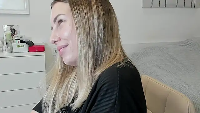 Snapshot of Mia_shy1 chatting on 4, 1, 2025 Mia shy1 online show from 4, 1, 2025