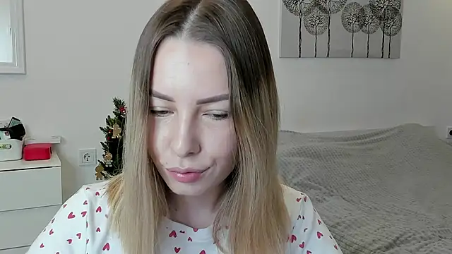 Snapshot of Mia_shy1 chatting on 6, 1, 2025 Mia shy1 online show from 6, 1, 2025