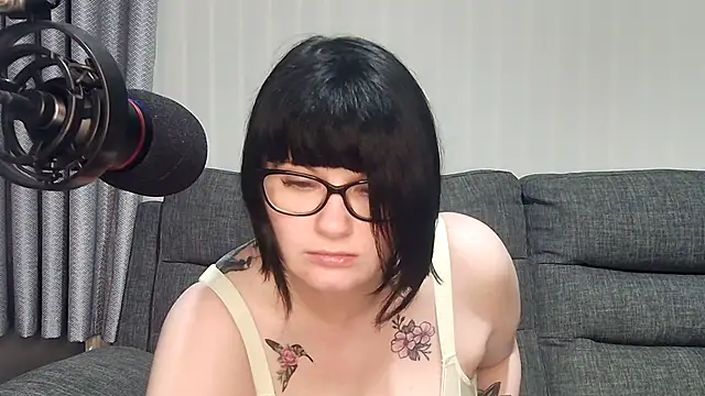 Snapshot of SquirtingIrishShannon chatting on 3, 2, 2025 SquirtingIrishShannon online show from 3, 2, 2025