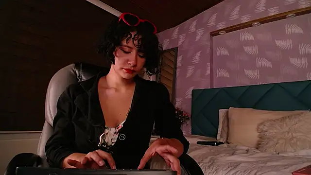 Moony 14 online show from 8, 3, 2025